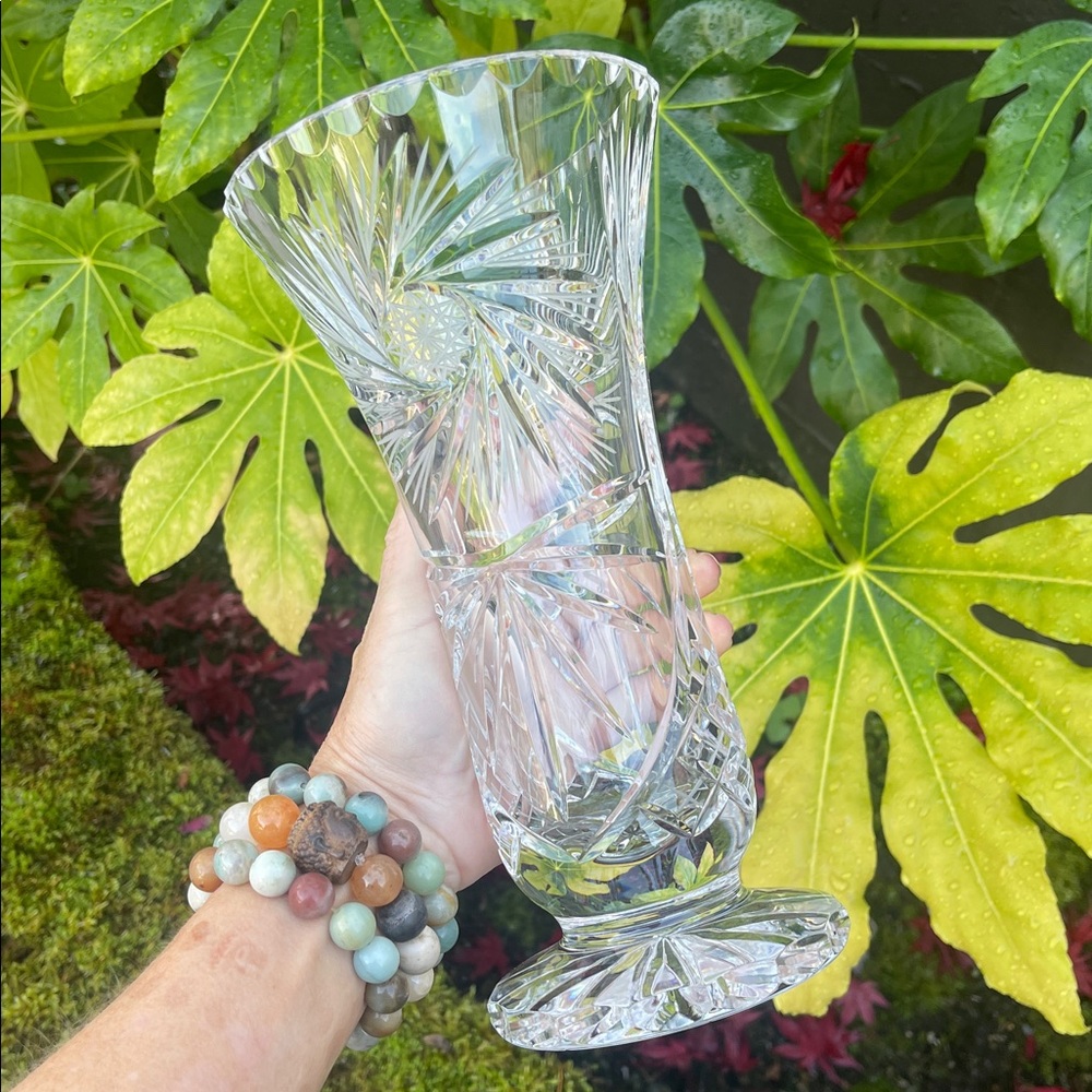 10” CRYSTAL VASE